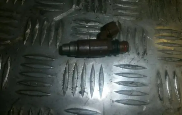 Mazda 626 Fuel injector inp780