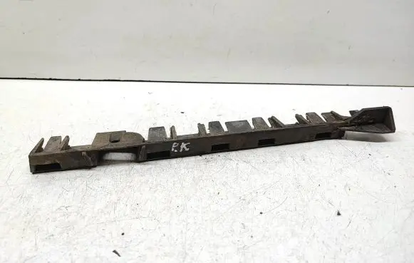 BMW 1 E82 E88 Front bumper mounting bracket 7118159