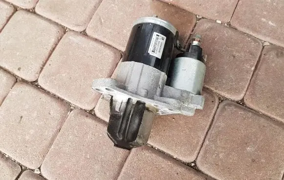 Opel Insignia A Starter motor 55563538