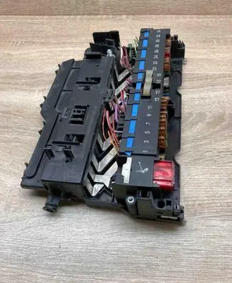 BMW 3 E46 Fuse module 8364540