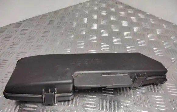 Volvo V70 Fuse box cover 9494211