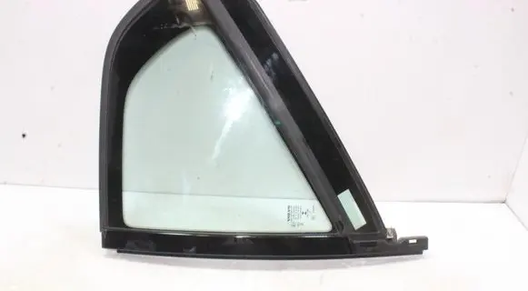 Volvo XC40 Rear side window 32244803