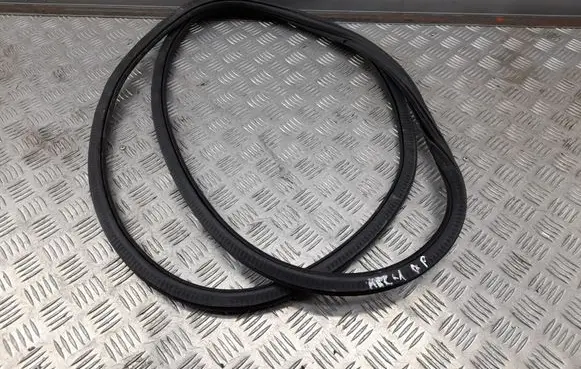 Porsche Macan (95B) Front door rubber seal 95B931721