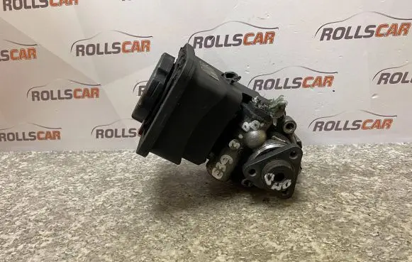 BMW 5 E39 Power steering pump 91208