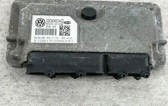 Skoda Fabia Mk2 (5J) Engine control unit/module 03C906024CD 0102605