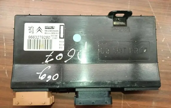 Peugeot 607 Seat control module 9663279280