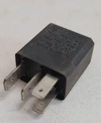 Opel Zafira A Other relay 24432680 70221 12V20A