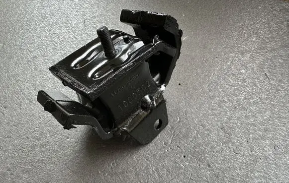 Nissan Terrano Engine mount bracket 112202X800