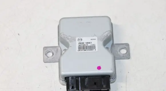 Mazda 3 III Fuel injection pump control unit/module PE0218561