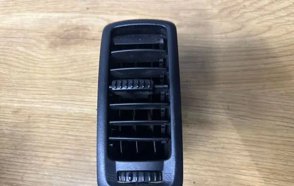 Opel Vivaro Dashboard side air vent grill/cover trim R6136S150