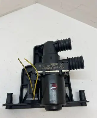 BMW 5 E60 E61 Coolant heater control valve 6920226 1147412174