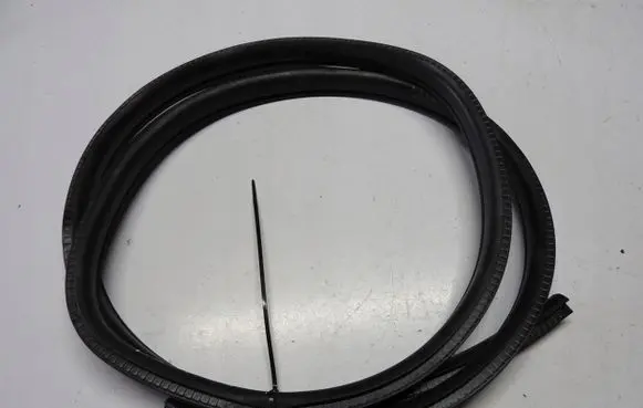 Nissan Note (E11) Rubber seal loading door 8200973738