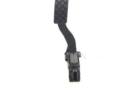 Accelerator throttle pedal