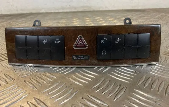 Mercedes-Benz C W203 Hazard light switch 2038700310 33630302 40852606001