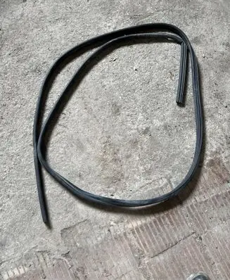 Land Rover Discovery 3 - LR3 Engine compartment rubber 