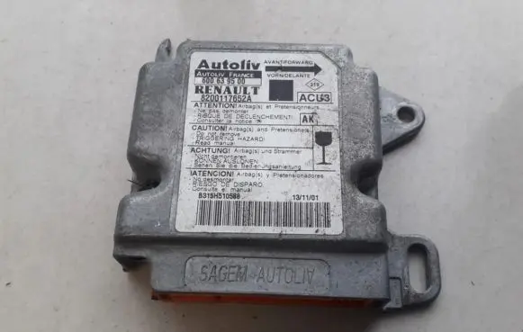 Renault Scenic I Airbag control unit/module 8200117652A 600639500