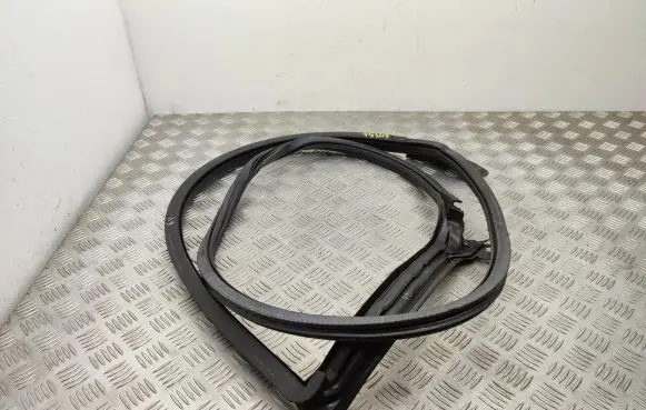 Volkswagen Arteon Front door rubber seal 3G8867337