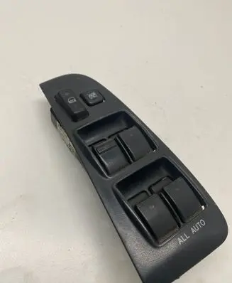 Toyota Avensis T250 Electric window control switch 8482005100