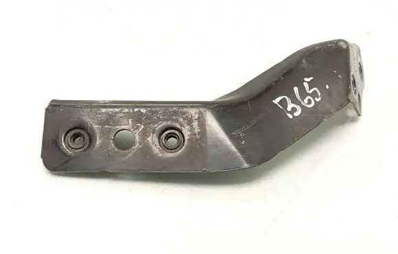Mercedes-Benz C W204 Front bumper mounting bracket A2046200185