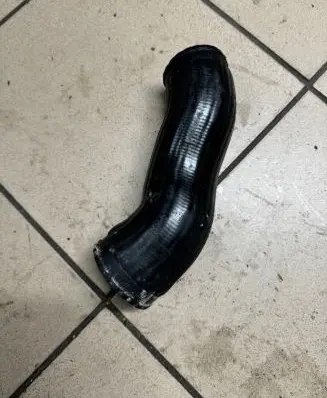 BMW 5 E39 Intercooler hose/pipe 2249669