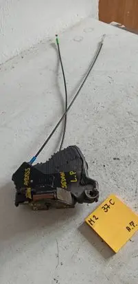 Toyota Avensis T250 Front door lock 59886565
