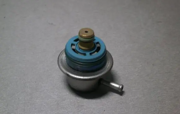 Smart ForTwo I Fuel pressure regulator 0000781889 0280160587