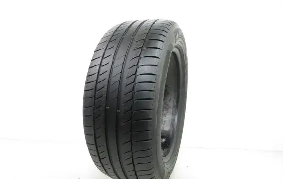 Volkswagen Golf V R16 summer tire 