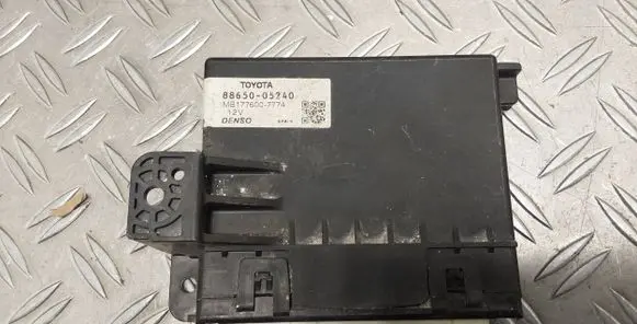 Toyota Avensis T270 Climate control unit 8865005240