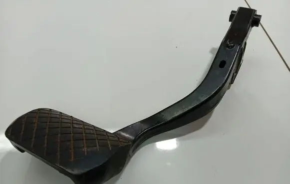 Volkswagen PASSAT B5 Brake pedal 