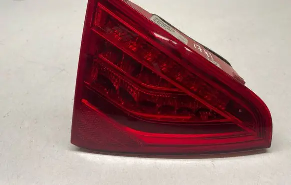 Audi A5 8T 8F Tailgate rear/tail lights 8T0945093D