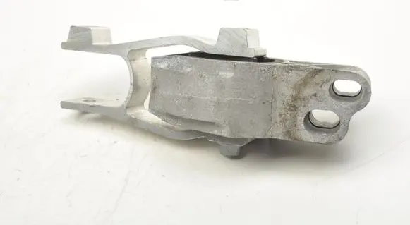Volvo XC40 Engine mounting bracket 32137250