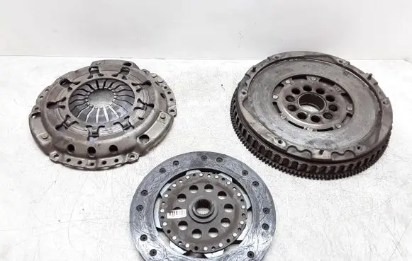 Volvo V70 Clutch set kit 8689969 9480662