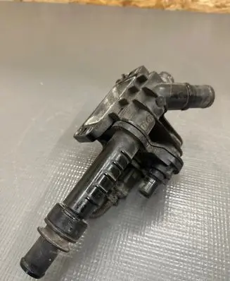 Thermostat/thermostat housing