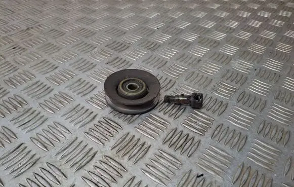 Nissan X-Trail T30 Belt tensioner pulley 