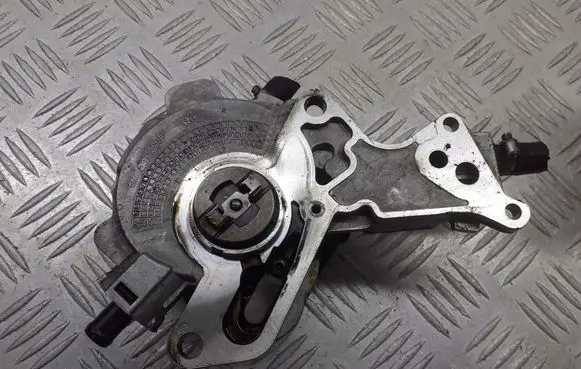 Volkswagen Polo IV 9N3 Vacuum pump 0138145209N