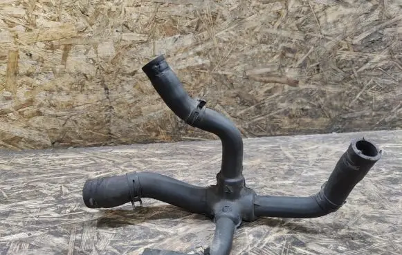 Porsche Boxster 986 Engine coolant pipe/hose 99610622211