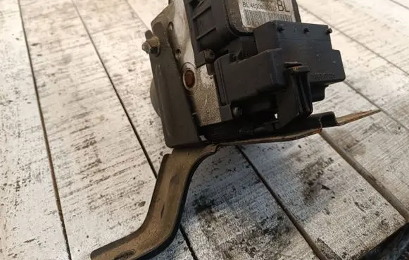 KIA Sorento ABS Pump 589103E310 48305022172