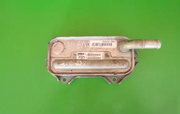 Toyota Avensis T250 Engine oil radiator 157100R010C VD011