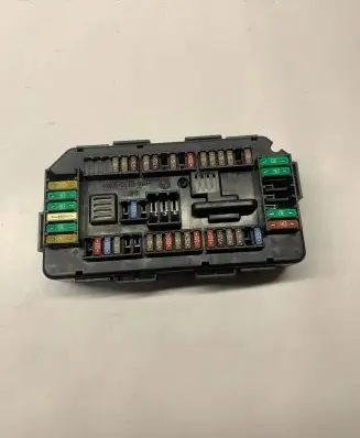BMW 4 F32 F33 Fuse module 9389068