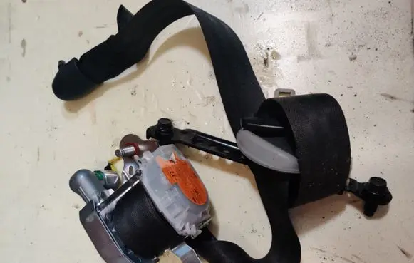 Hyundai i40 Front seatbelt 888103Z000RY
