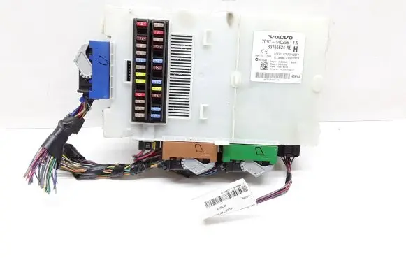 Volvo V70 Fuse module 7G9T14C256FA 30765624AE