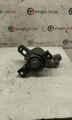 Toyota RAV 4 (XA40) Engine mount bracket