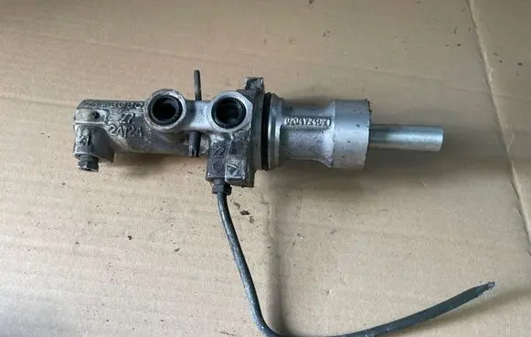 Mercedes-Benz Sprinter W906 Master brake cylinder A0004317601