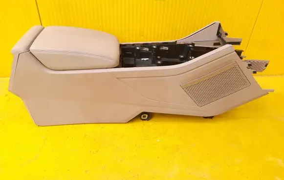 Volkswagen Touareg III Armrest