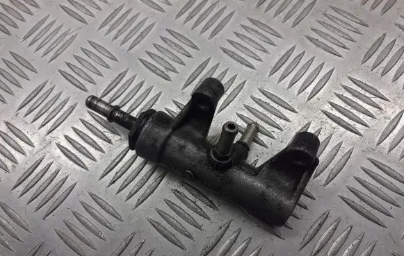 Opel Vectra C Fuel distributor 55183043