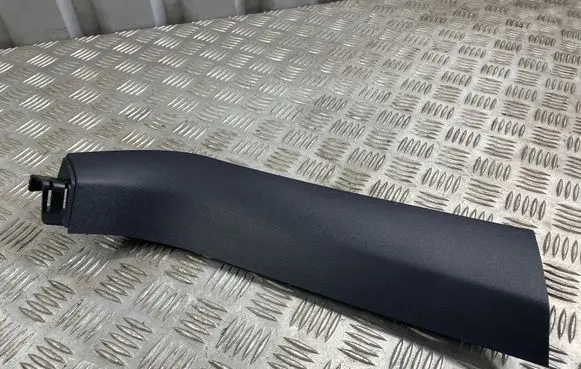 Tesla Model S Tailgate trim 100925200