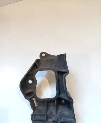 Fender mounting bracket