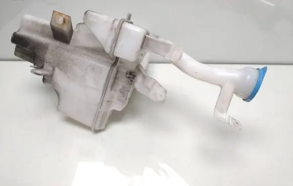 Suzuki Grand Vitara II Windshield washer fluid reservoir/tank