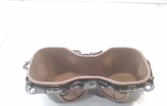 NIO ES8 Cup holder front P0253111