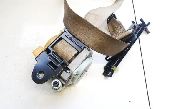 Opel Insignia A Front seatbelt 13303850